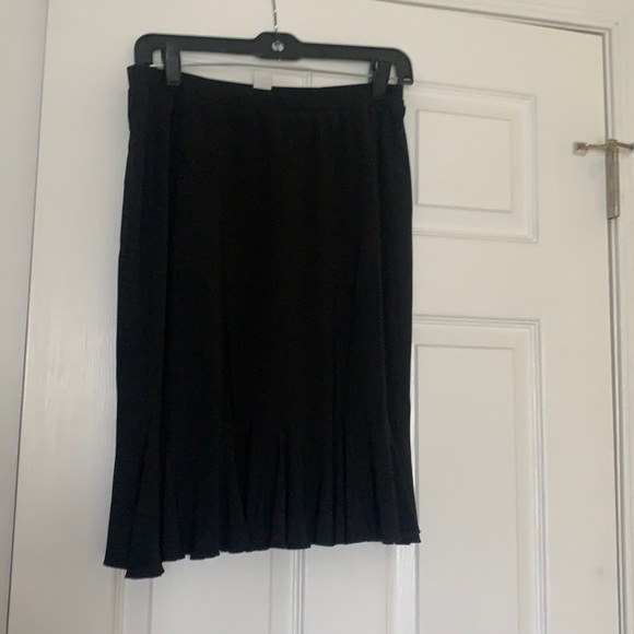 Black skirt - Picture 2 of 2